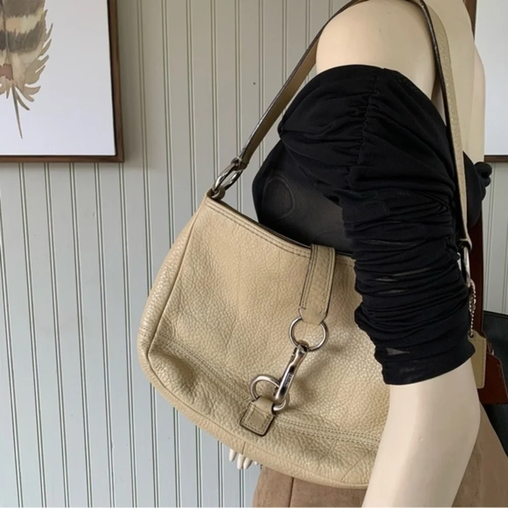 Coach Vintage Hampton Hobo Leather Tan Shoulder Bag Soft Pebbled Collection